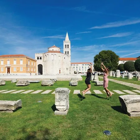 Pet Friendly Apartment In Zadar With Kitchen Apartment *
