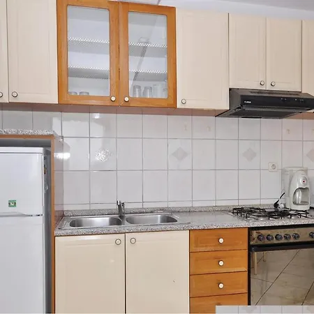 Pet Friendly Apartment In Zadar With Kitchen Apartment