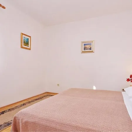 Pet Friendly Apartment In Zadar With Kitchen Apartment *