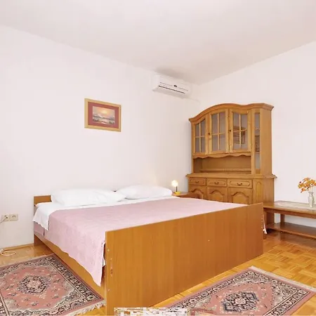 Pet Friendly In With Kitchen Zadar