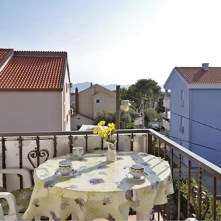 Pet Friendly Apartment In Zadar With Kitchen Apartment