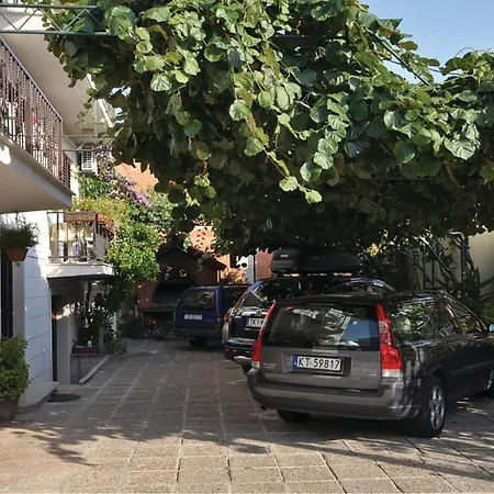 Pet Friendly Apartment In Zadar With Kitchen *